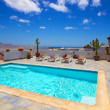 Playa Blanca Villa Sleeps 8 With Pool *