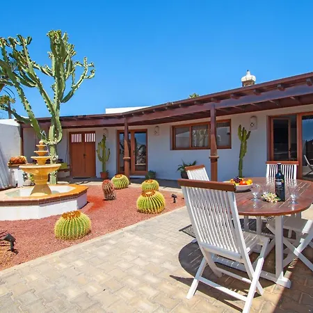 Playa Blanca Villa Sleeps 8 With Pool Villa