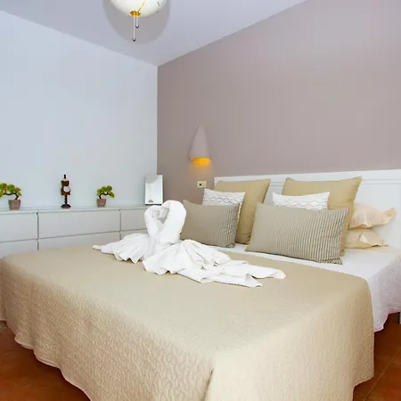 Playa Blanca Villa Sleeps 8 With Pool Playa Blanca (Lanzarote)